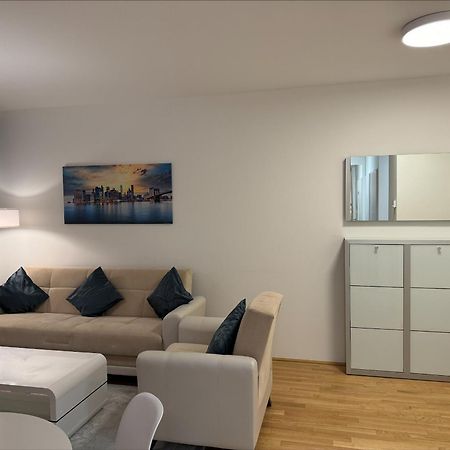 Feelhome Vienna, Subway U1 Kagran/Donauzentrum Ngoại thất bức ảnh